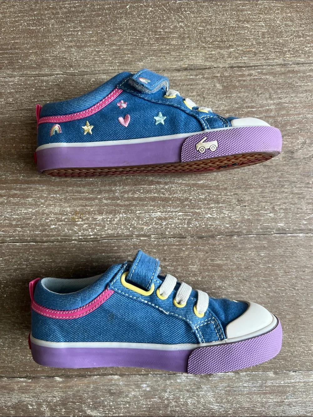 NWOT See Kai Run Kristin Embroidered Sneaker in Happy